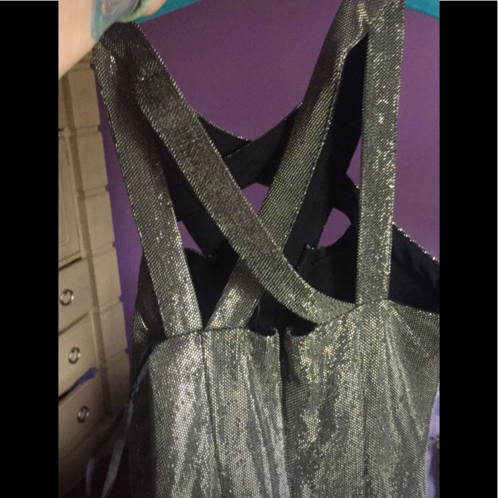 Dresses - Picture 3 of 8
